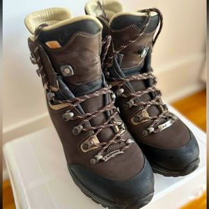 Lowa women's winter boots